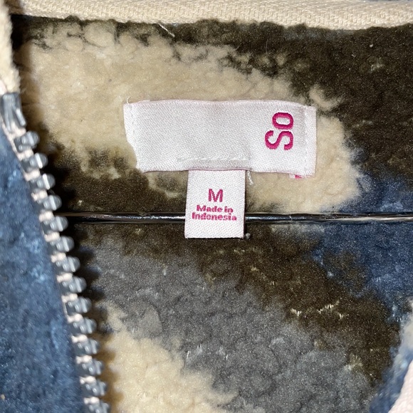 •SO•BLUE/GREEN/BROWN CAMO PRINTED SHERPA FULL ZIP FAUX FUR JACKET SIZE MEDIUM - Picture 4 of 7